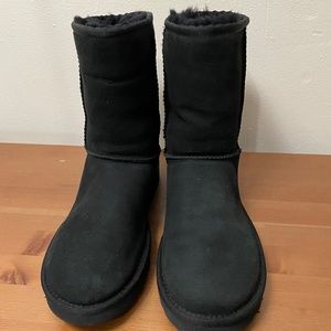 NEW- UGGS Women Genuine Black Shearling Leather Boots